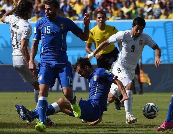 意大利vs乌拉圭的相关图片